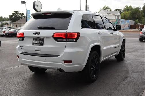 Bright White Clearcoat 2018 Jeep Grand Cherokee Altitude