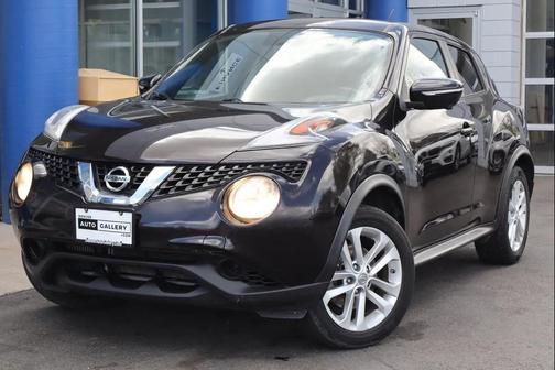 Black 2015 Nissan Juke SV