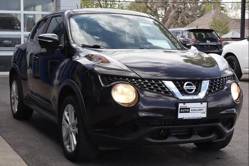 Black 2015 Nissan Juke SV