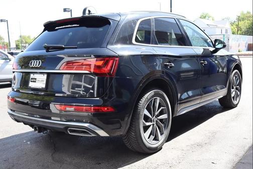 Mythos Black Metallic 2022 Audi Q5 45 S line Premium Plus