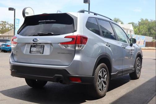 Ice Silver Metallic 2021 Subaru Forester Premium