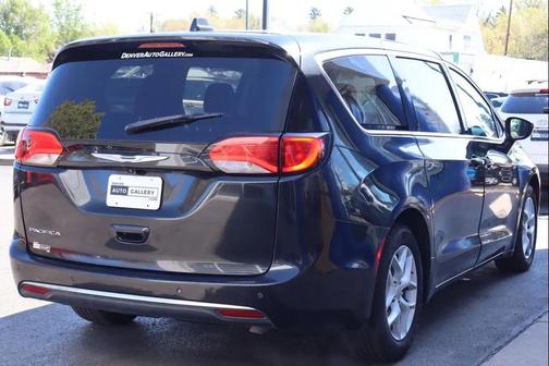 Brilliant Black Crystal Pearlcoat 2018 Chrysler Pacifica Touring Plus