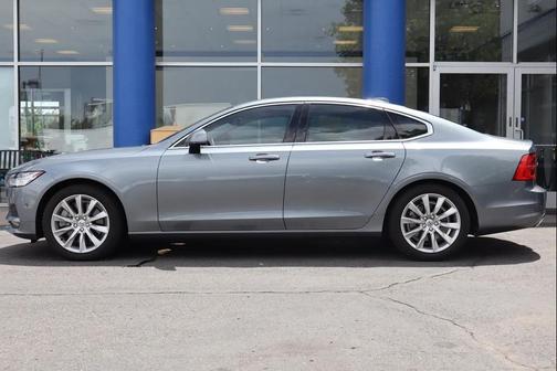 Bright Silver Metallic 2017 Volvo S90 T6 Momentum
