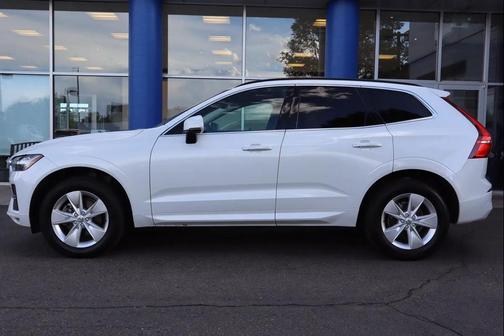 White 2022 Volvo XC60 B5 Momentum
