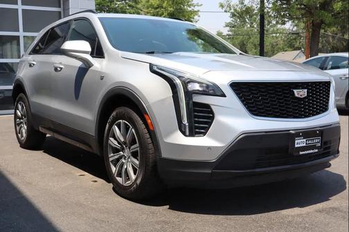 Radiant Silver Metallic 2019 Cadillac XT4 Sport