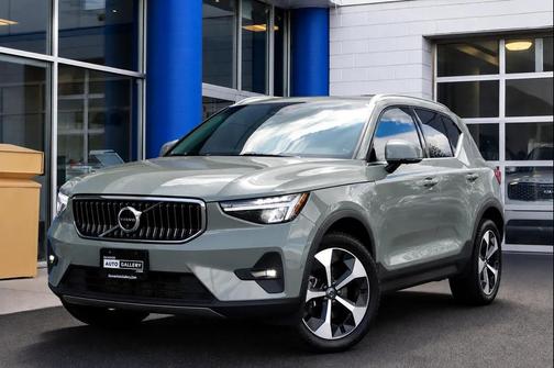 Sage Green Metallic 2024 Volvo XC40 B5 Plus Bright Theme