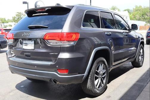 Granite Crystal Metallic Clearcoat 2018 Jeep Grand Cherokee Limited