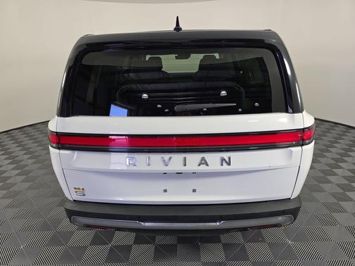 2023 Rivian R1S Adventure