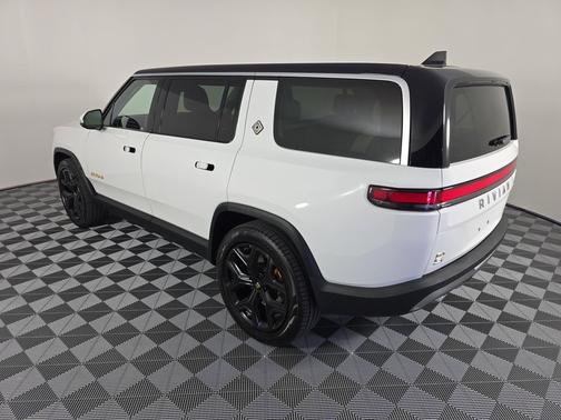 2023 Rivian R1S Adventure