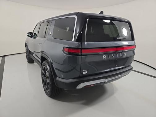 2023 Rivian R1S Adventure Package