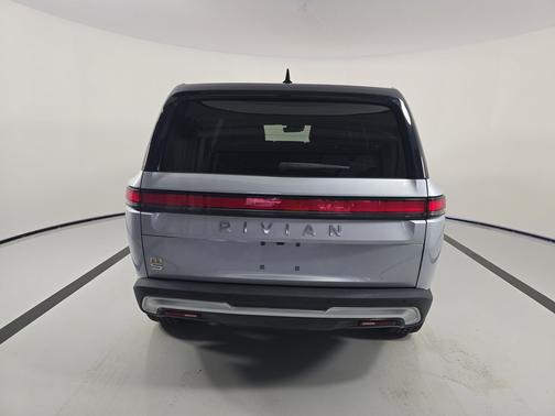 2023 Rivian R1S Adventure