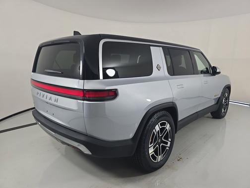 2023 Rivian R1S Adventure