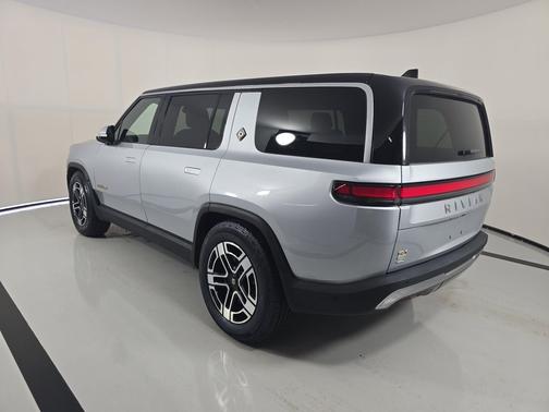 2023 Rivian R1S Adventure
