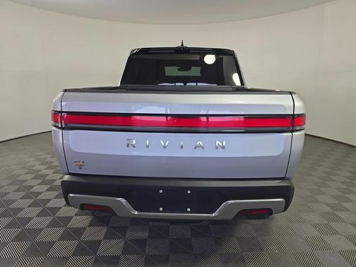 LA Silver 2022 Rivian R1T Launch Edition