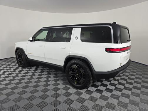 2023 Rivian R1S Adventure