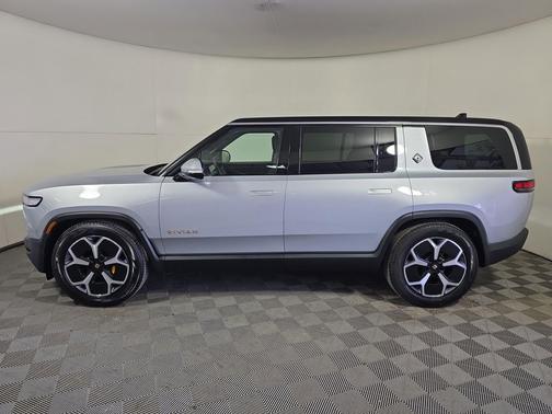 2023 Rivian R1S Adventure