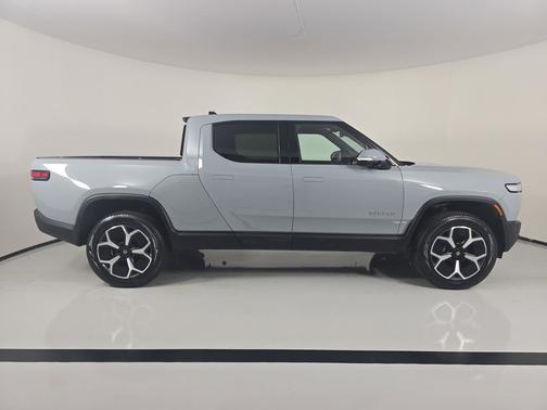 2024 Rivian R1T Adventure Package