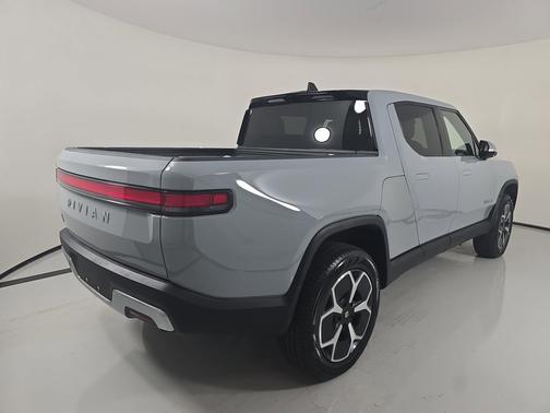 2024 Rivian R1T Adventure Package