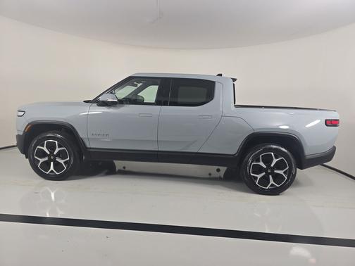 2024 Rivian R1T Adventure Package