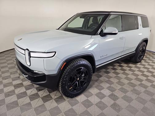 2024 Rivian R1S Adventure Package