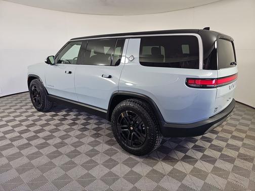 2024 Rivian R1S Adventure Package
