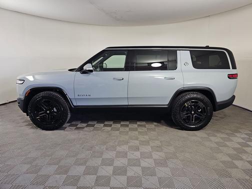 2024 Rivian R1S Adventure Package