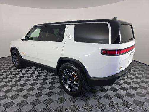 2023 Rivian R1S Adventure