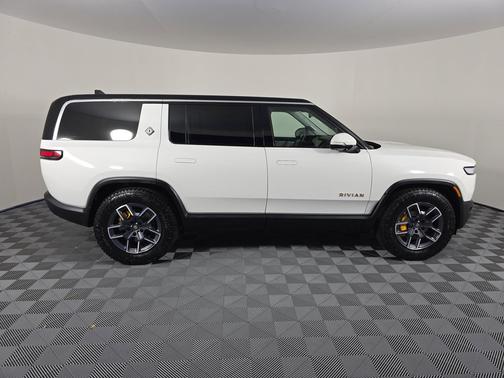 2023 Rivian R1S Adventure