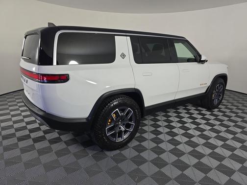 2023 Rivian R1S Adventure