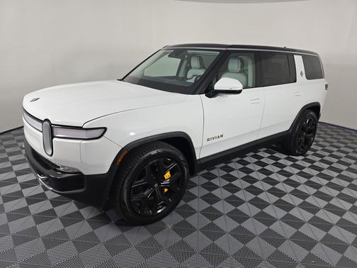 2023 Rivian R1S Adventure
