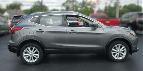 Gray 2018 Nissan Rogue Sport SV