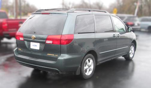 2004 Toyota Sienna LE