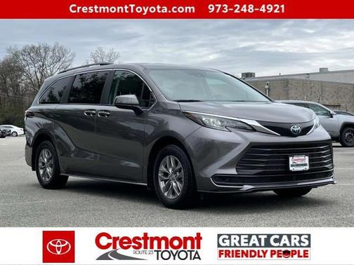 2024 Toyota Sienna LE