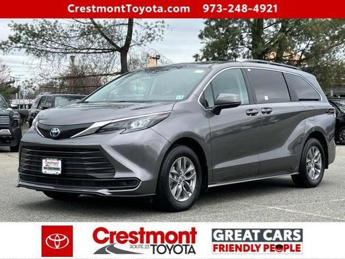 2024 Toyota Sienna LE