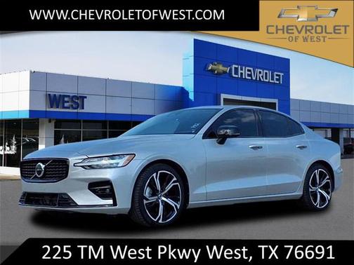 2024 Volvo S60 B5 Core Dark Theme