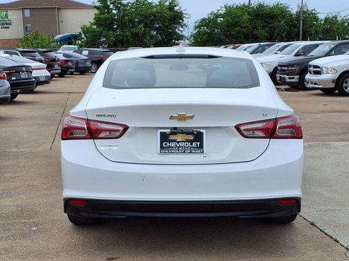 Summit White 2022 Chevrolet Malibu FWD LT