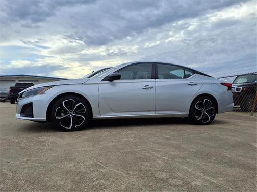 2024 Nissan Altima SR FWD