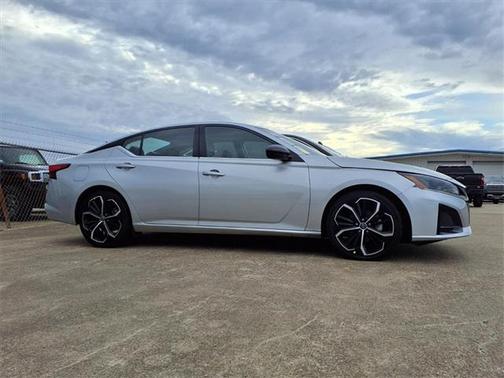 2024 Nissan Altima SR FWD