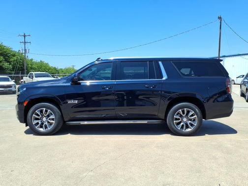 Midnight Blue Metallic 2024 Chevrolet Suburban LT