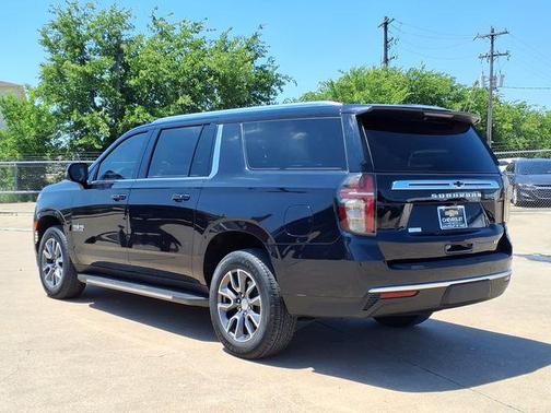 Midnight Blue Metallic 2024 Chevrolet Suburban LT