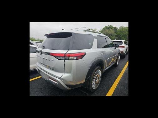 Brilliant Silver Metallic 2023 Nissan Pathfinder Platinum FWD
