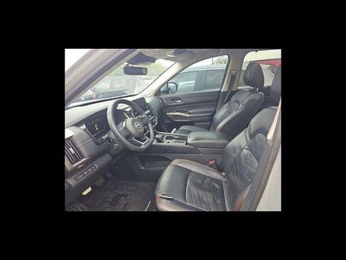 Brilliant Silver Metallic 2023 Nissan Pathfinder Platinum FWD