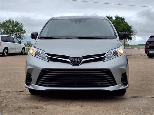 2018 Toyota Sienna LE