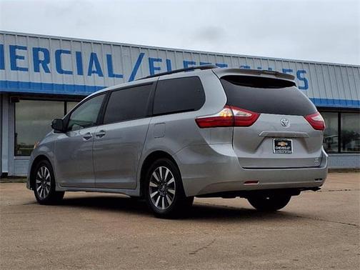 2018 Toyota Sienna LE
