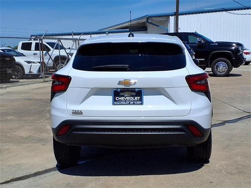 2025 Chevrolet Trax LS