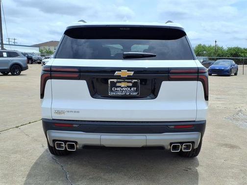 Summit White 2026 Chevrolet Traverse LT