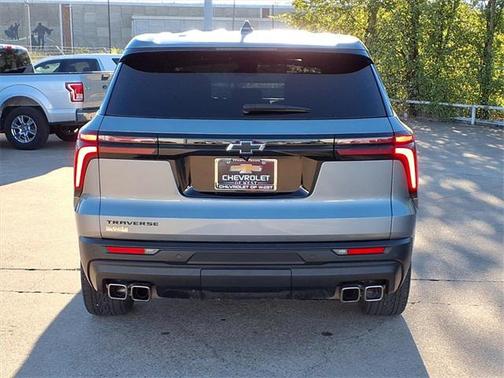 2024 Chevrolet Traverse LS