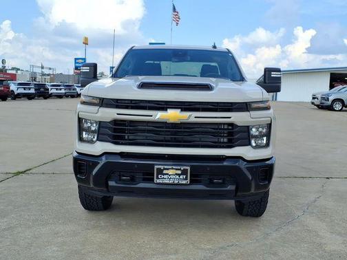 White Sands 2026 Chevrolet Silverado 2500 Custom