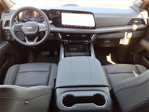 2025 Chevrolet Suburban LT