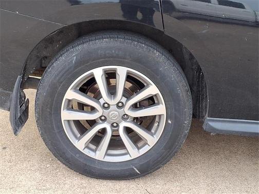 2016 Nissan Pathfinder SV